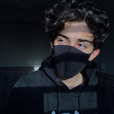 لا تنحني لغير خالقك !!
فلم يجعل رأسك في الأعلى عبثاً. ✮━━━━🇾🇪━🤍━🇸🇦━━━━━✮