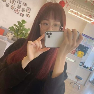 c12lcRK5s699EY's profile picture. 