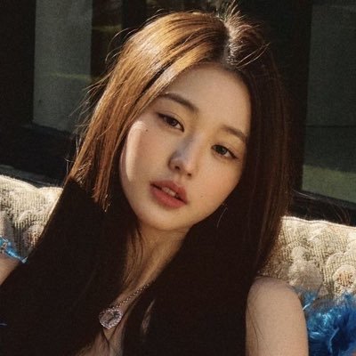 ephemiural's profile picture. she's the kind of book you can't put down.