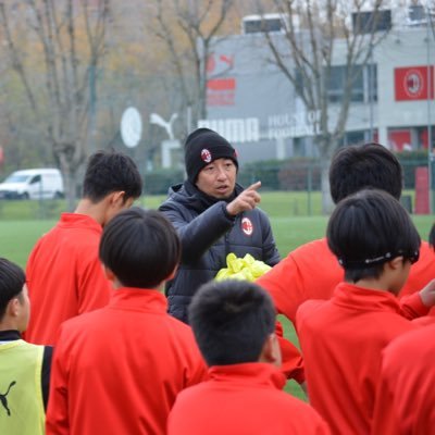 福岡県出身 / マルチリンガル🇯🇵🇪🇸🇮🇹🇬🇧 / 20歳からスポーツライター▶️福岡で雑誌編集者▶️2011年〜 ACミランアカデミー愛知🔴⚫️ @milanaichi_JP Coordinator (2011-Now) & President (Oct 2023-) / 2017年結婚→2児の父