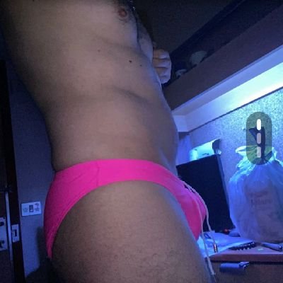 Looking for my husband! 🚨 No women on my feed! 🙅🏽♂️ More bottom. 🍑 Kinda funny, might give you bj later. 🍆