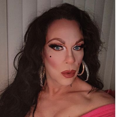 DRAG ENTERTAINER
BLM 
she / He /They
  in Maine looking to  hit as many stages as i can all over the place, so please contact me