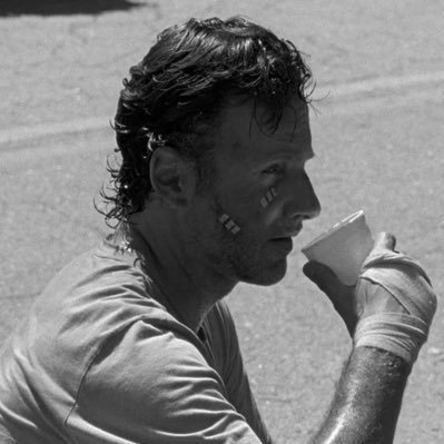 t173x's profile picture. شخص يريد السلام { لَا تَدْرِي لَعَلَّ اللَّهَ يُحْدِثُ بَعْدَ ذَلِكَ أَمْرًا }🇸🇦