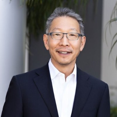 Scott Tominaga has 25 years of experience in the financial services and alternative investment industry.