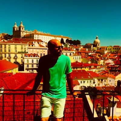 Andaluz 🎓 Técnico superior en administración de sistemas informáticos en red 📚 Ingeniero informático 👨🎓 Máster en enseñanza 🚀 CEO de Planet Express