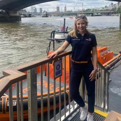 💫 Regional Communications Manager @RNLI / Volunteer @RNLIBrighton / ex- journalist / Mum 💙💖 / Living by the sea 💫