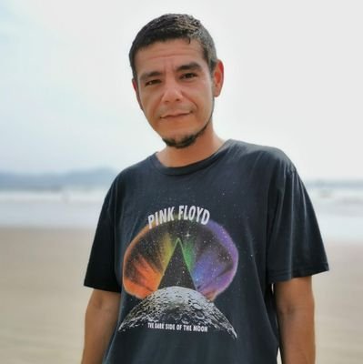 mikeolopolous's profile picture. La vida es un gran baile.
¡Baila, sonríe, vive! 😉
Un tapatío perdido en Manzanillo.