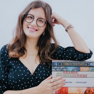 Uma professora conservadora que escreve e comenta sobre política. 🇧🇷