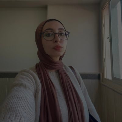 الحياة عمومًا محرجة