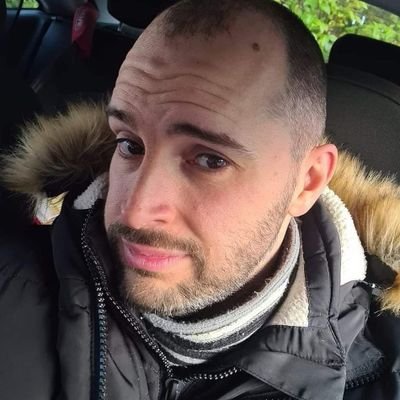 A little kid in a mahoosive world. I work in a busy restaurant. I'm an easy loving guy and like most things. Tweet me to find out more