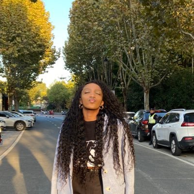 Manala59332902's profile picture. Christ lover💒•Coffee lover☕️•Real life Sunflower🌻•Medicinae Baccalaureus, Baccalaureus Chirurgiae🩺.