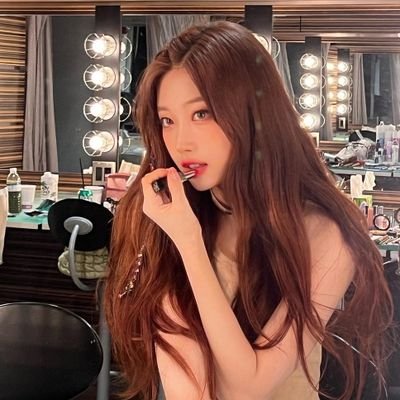 glossyeonz's profile picture. Legal Age 𓋰 Relieve my tiredness & vent everything