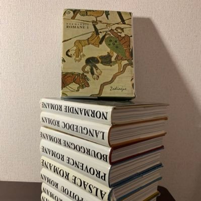 京都の古書店「空き瓶Books」です。 @MFhannoki 町家古本はんのきのメンバー。 古本市のお知らせや出店の様子、入荷商品の紹介をしています。 京都府古書籍商業協同組合加盟店。 ◇本の買取・整理のご依頼、どうぞお気軽にご連絡ください ◇ →akibinbooks@gmail.com