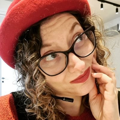 📚 💭 Milanista Nerd 🎬 ⚽️
📱SMM ed oltre
Il mio cuore non è rosso, è ❤️🖤