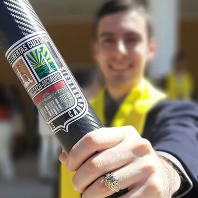 xavdav_'s profile picture. Pretendamos un momento, que somos suplentes de algo importante. 🌙💚