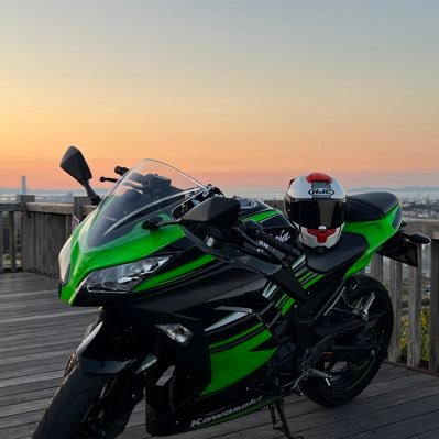 ご覧いただきありがとうございます。Ninja250 17年モデルにのってる高校生ライダーです。 フォロバ100%です。フォローお願いします！！ ちなみに....にーなという名前はバイクにつけてる名前です。 マッククルーです。Instagramもアカウントあります！↓