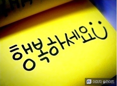 정치는 국민들의 관심을 요구 합니다.