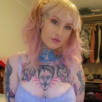 tattooed spicy content creater 
27, praise driven shy girl
boy/girl content coming soon

https://t.co/Q3iBCOLrNZ