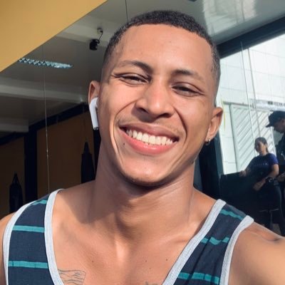 vinagretejesus's profile picture. And in that moment, I swear, we are infinite.