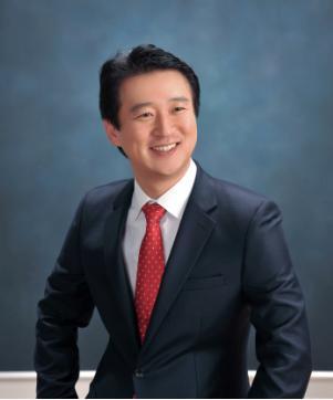 kim_igang's profile picture. 2012년 임진년 흑룡의 해가 밝았습니다. 
흑색은 어둡고 두려운 이미지도 있지만 모든색의 통합이라는 의미로 어느색으로도 치우치지 않는 강직함과 고귀함이라는 뜻도 있습니다. 
흑룡같은 마음가짐을 품고 여러분의 곁에 있겠습니다.