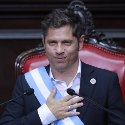 Mesa de agrupaciones comprometidas en garantizar la candidatura @Kicillofok como presidente.🇦🇷✌🏻 @unionxlapatria . Conducción