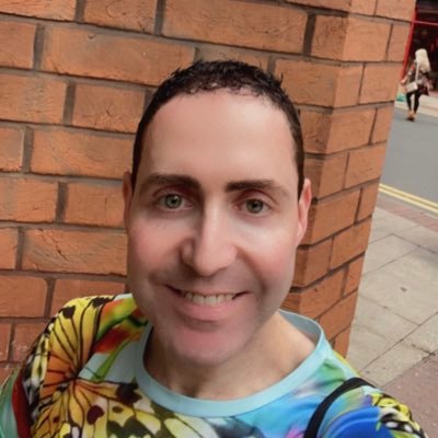 Gay🏳️‍🌈 vegan 🌱 from Manchester🇬🇧. Addicted to tomatoes 🍅, cinema🎬, theatre🎭 & ice skating ⛸️ ! Being a true friend is my prime directive!