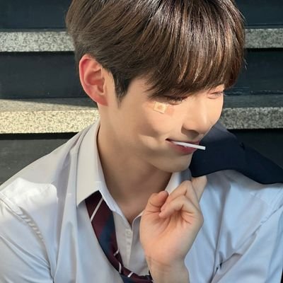 redbeanhanbean's profile picture. the space where she reads, appreciates, and (maybe) writes.