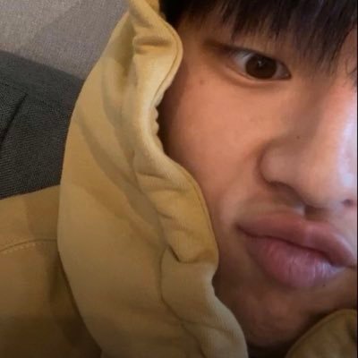 azraev2's profile picture. 💩