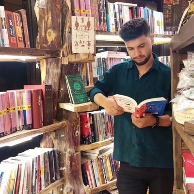 بِخَنْد بُلَنْد تَرْ حَتّیٰ اَزْ کوهاٖی دُورِتْ.
🧑⚕️
https://t.co/m10fYvqgR7