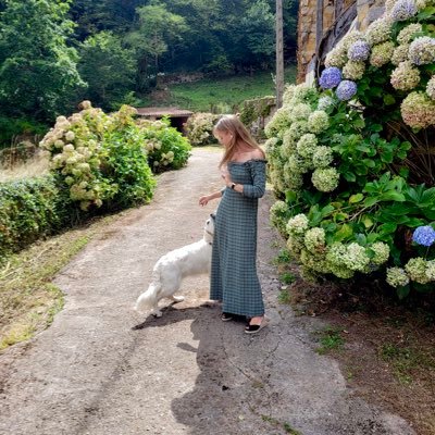 cristinalmaraz's profile picture. 