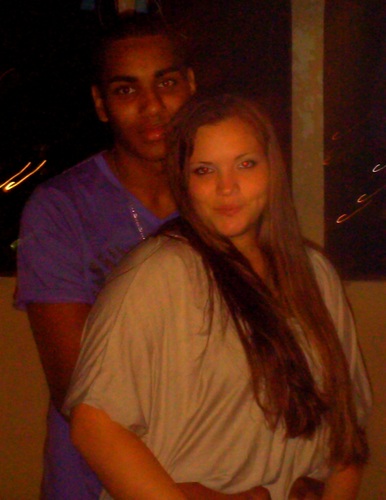 Bom ñ tenho mta coisa pra falar sobre mim. Só me add no twitter para conhecerem meu jeitinho. (;
E te amoooooo mtoooooo Maicon Machado.