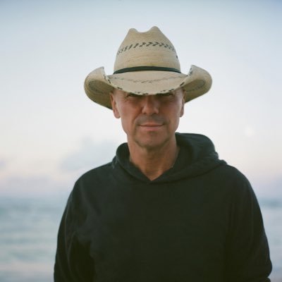 Kenny Fans Page is here. Official profiles are @kennychesney @noshoesnation @bluechairbayrum & @noshoesradio. The new single 