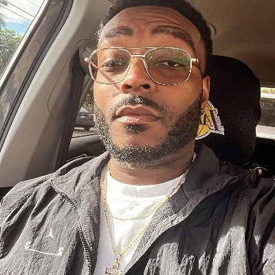 the name is Donnie.. i play football and basket ball and i love to cook, sing, dance and workout .. and im one of the funniest people youll ever meet