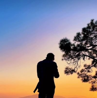 _2topik's profile picture. Capee 🫠