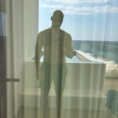 ms_european's profile picture. A European observing