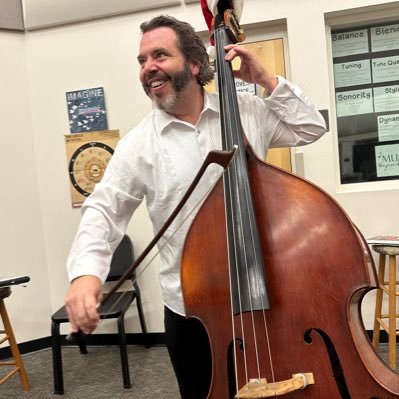 Cellist. Recording artist on The Queens Gambit soundtrack. DMs open for artistic collaborations. Occasionally posting classical music recommendations 🙂