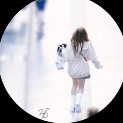 Revlon_99's profile picture. จากแอค ไว้ตามข่าวสารทั่วไป มาตั้งหลายปี กลายมาเป็นแอคปั่นงาน แอคหวีด ให้ไอ้แสบซะงั้น 🤣