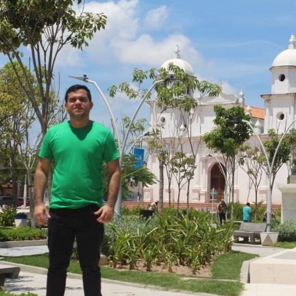 Licenciado en Ciencias Sociales y Abogado en formación de la Universidad del Atlántico.