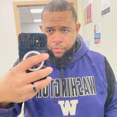 💜💛Purple and Gold Everything. Huskies.Lakers. Vikings. Dope Dad.Dope Husband. Stand Up Nigga I talk shit. And I talk sports💜💛