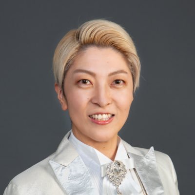 liutom92f's profile picture. アルト音域のオペラ歌手 Opera singer (Contralto) 東京藝術大学卒業。基本的には男役。時々譜めくりスト。たまにピアノ弾く。LINE公式アカウントはこちら→ https://t.co/F2UIqtubZE