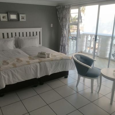 Situated on the beautiful coast of East London(S.A). Full Fibre Wifi* Full Package DSTV*Braai Facilities*Secure Parking*Laundry Service* CALL 0769138727*