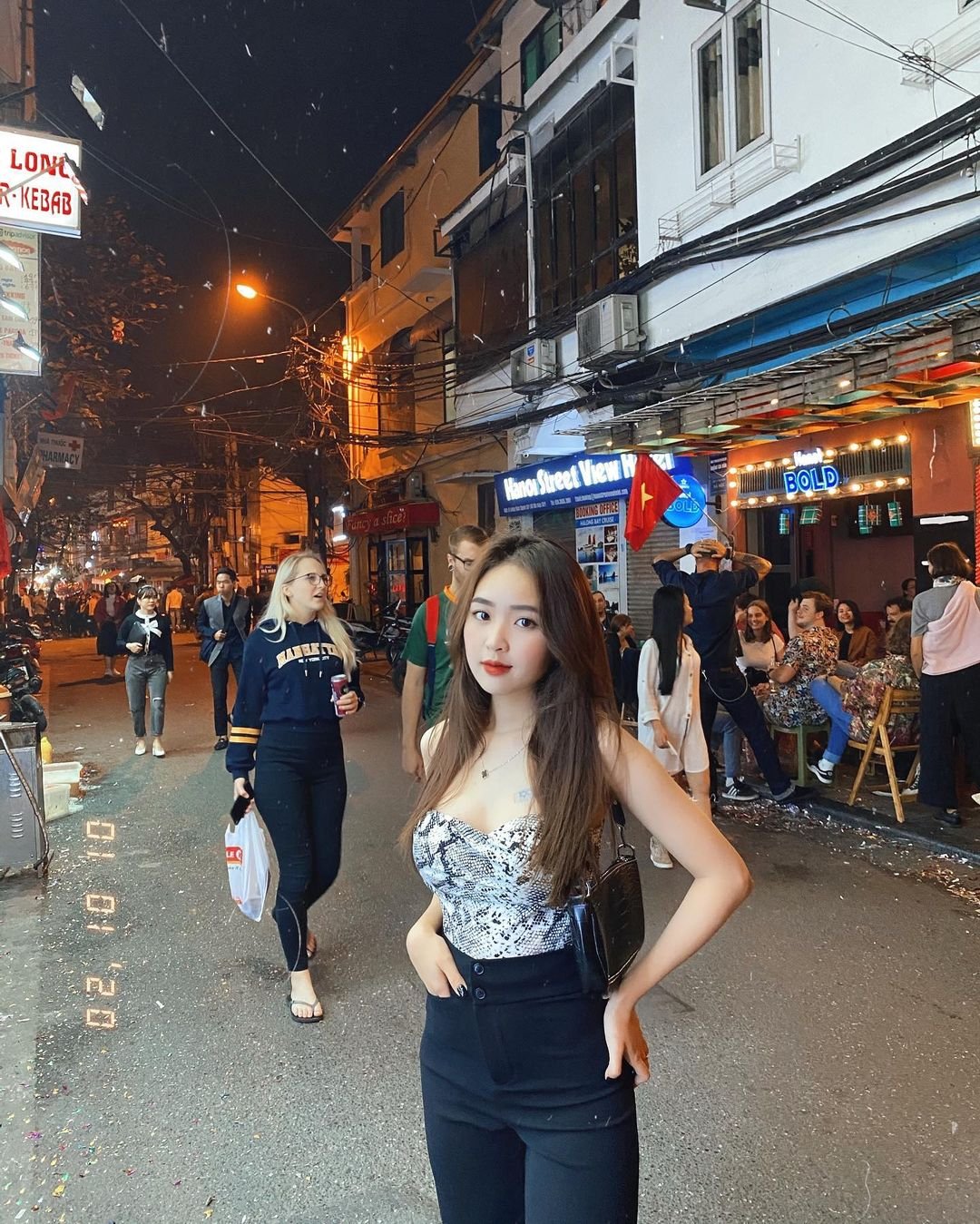 Mong Anh Trong xanh như bầu trời và nước đại dương tự do