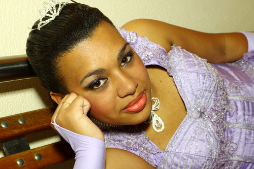 Estou na caridade da evolução do meu ser. Quero ser menina, encontro-me mulher... Quero ser mulher, vejo-me menina...