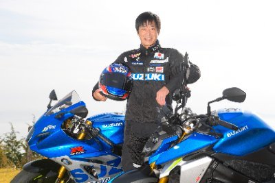 元オートバイレーサー全日本ロードレースTT-F1 JSB1000チャンピオン2005,2006世界耐久選手権 2年連続チャンピオン獲得後引退 現在スズキ北川ライディングスクール 各地でライディングスクールを主催しています。全日本ロードレースYouTubeチャンネル moto バトルlive実況解説など