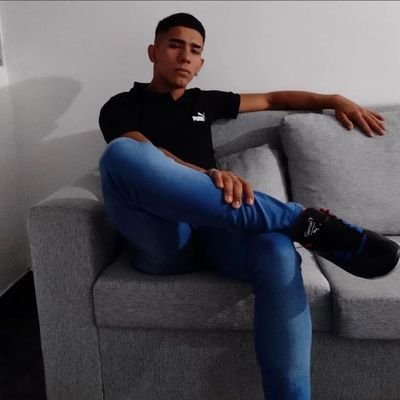 ♥️💙

a veces quisiera ser una nube para simplemente no hacer nada☁️

♊