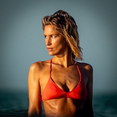 I make connections between cellular biology, functional nutrition, and our ancestral DNA and teach women how to use what I know to get their dream bod