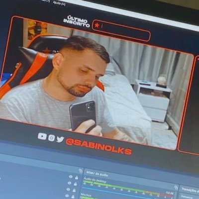 Apenas um garoto tentando um espaço pela internet.. 🎥 📽 Streamer da Twitch: https://t.co/0clIYMHuCa 📷 Instagram e Tiktok: sabinolks