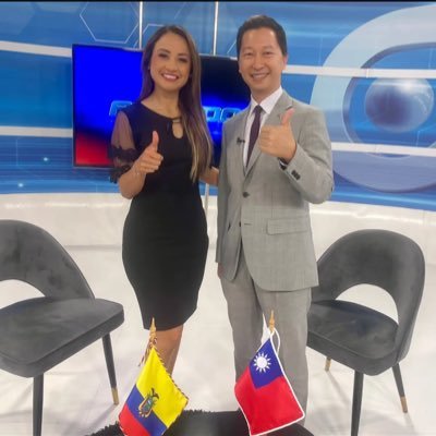 Presentadora, entrevistadora y reportera de TV. Amante del fitness. IG: @anaisestradajapon