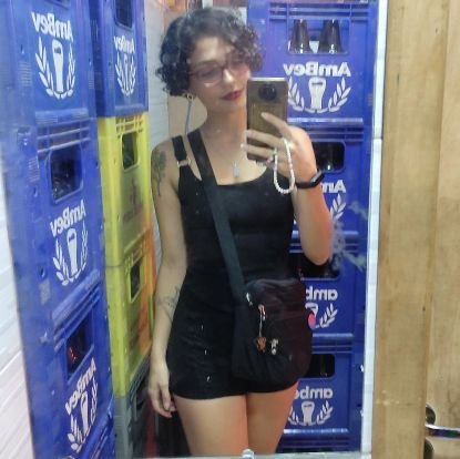 Romani, Autista, Bissexual, Não-monogâmica | 28 anos | Bruxa e Oraculista | Bailarina e professora de dança | Cursando Serviço Social e militante do RUA✨