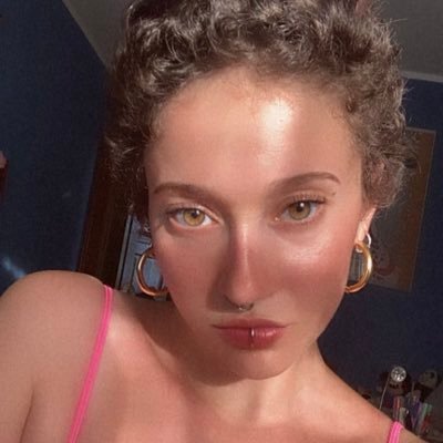 Beatrice_c99's profile picture. ┏╸╸╸╸✧༺ 🎀༻✧╺╺╺╺┓ 🩷⋆ ˚｡⋆୨୧˚*٭ Bea ٭*˚୨୧⋆｡˚ ⋆🕊️＊*•̩̩͙✩•̩̩͙*˚  24 | student˚*•̩̩͙✩•̩̩͙*˚＊ ┗╸╸╸╸✧༺🌸༻✧╺╺╺╺┛